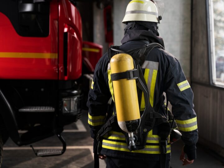 Akcje strażackie podczas intensywnego pożaru w Złocieńcu