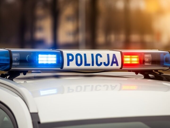 Policjanci ratują sytuację na DK20 – awaria BMW zakończona sukcesem