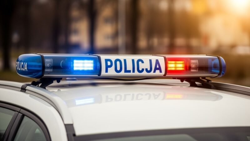 Policjanci ratują sytuację na DK20 – awaria BMW zakończona sukcesem