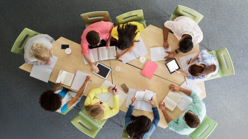 Targi Edukacyjne „Twoja Przyszłość” – klucz do świadomej kariery młodzieży