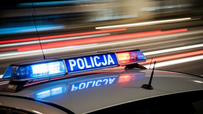 Kierowca Volvo z 1,5 promila uciekał przed policją, zakończył w rowie