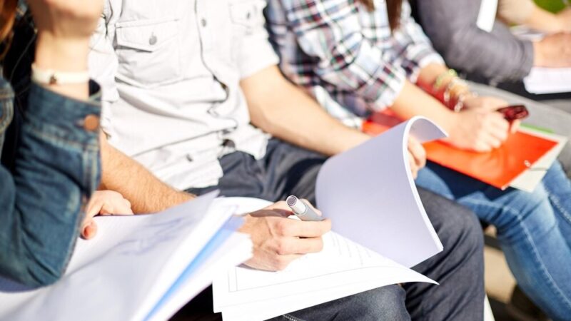 Tolerancja w szkole: Policjanci uczą dzieci szacunku i bezpieczeństwa”