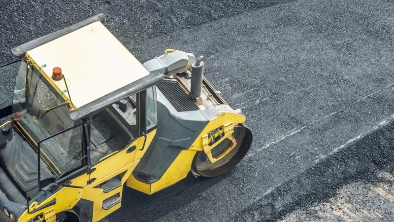 Nowoczesne naprawy dróg w Złocieńcu: koniec z dziurami!