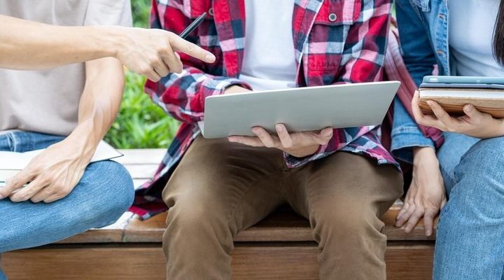 Aktywizacja zawodowa dla osób 55+ – bezpłatne wsparcie i szkolenia