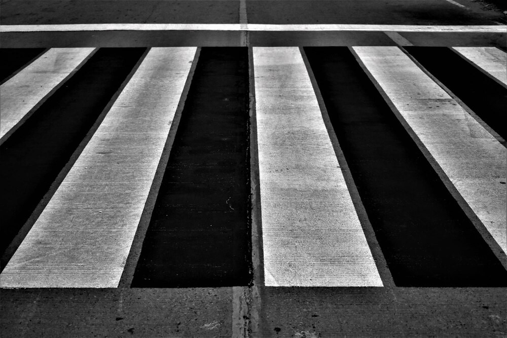 Bezpieczeństwo pieszych i rowerzystów w Drawsku: Policja przypomina o widoczności na drodze